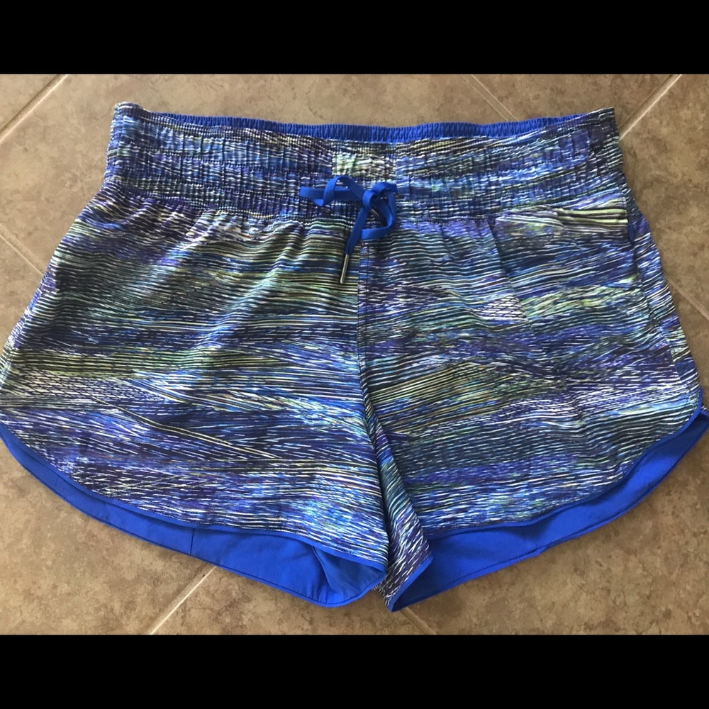 Lululemon Choose a Side Reversible Blue Shorts 8